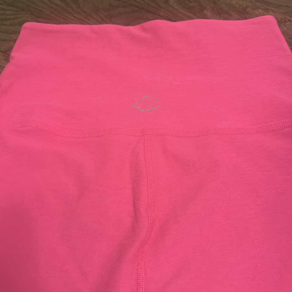 Beyond yoga leggings in hot pink - Picture 2 of 2